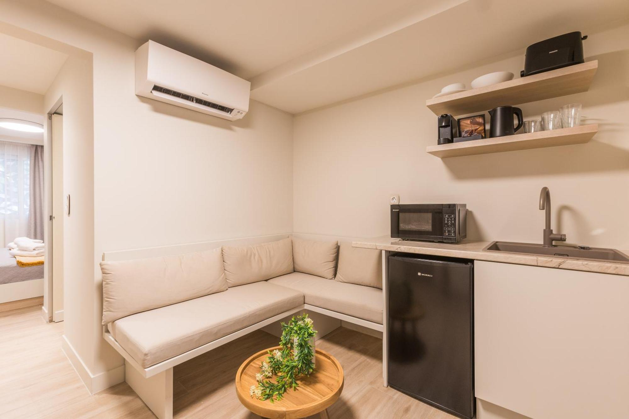 The Mediterranean Suites Pireu Exterior foto