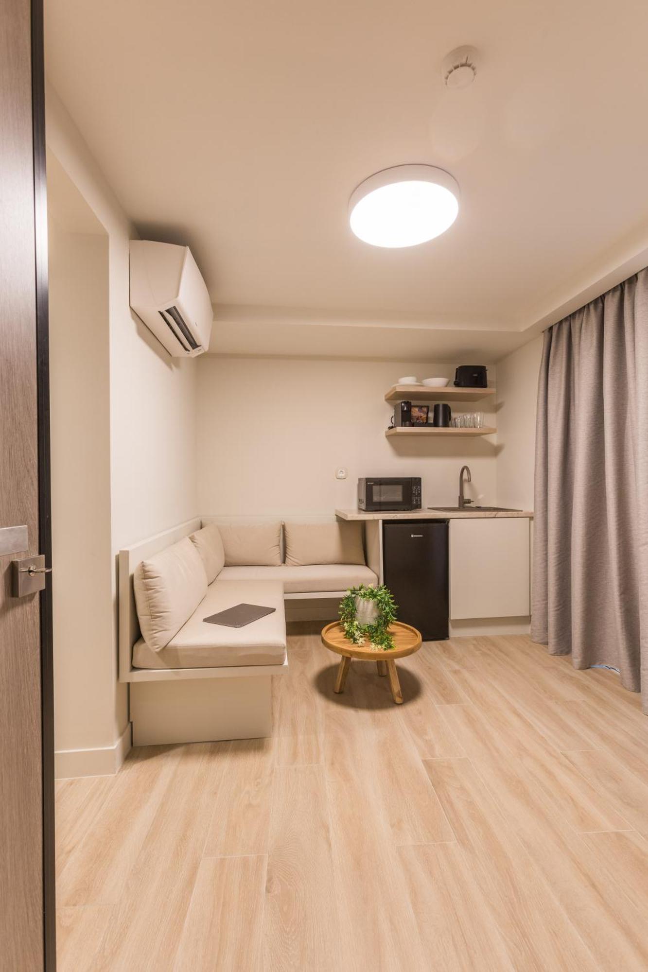 The Mediterranean Suites Pireu Exterior foto