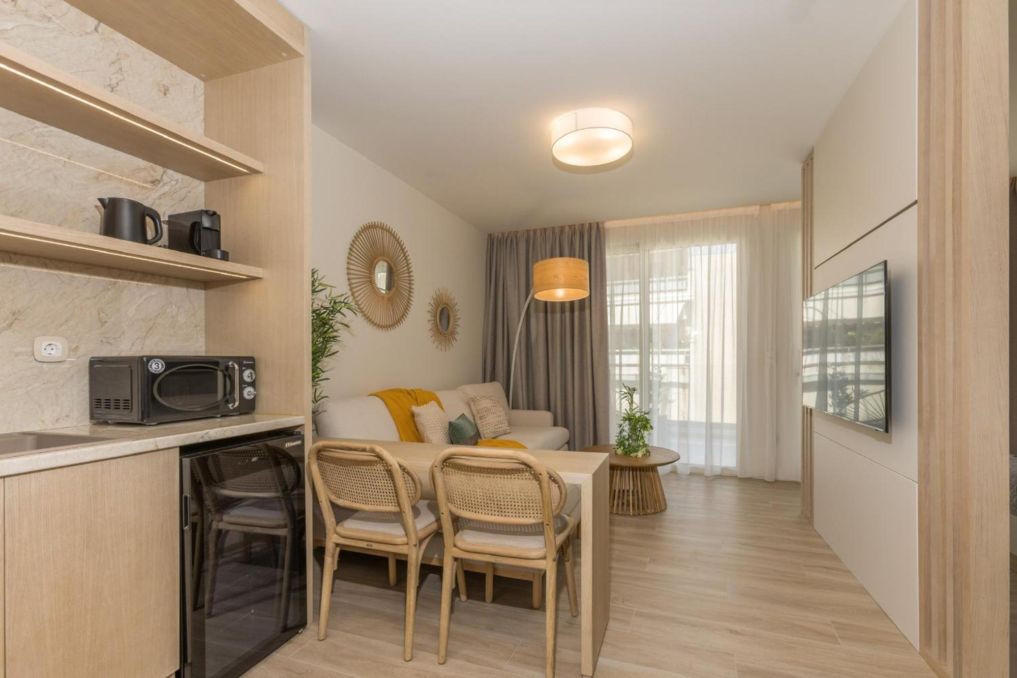 The Mediterranean Suites Pireu Exterior foto
